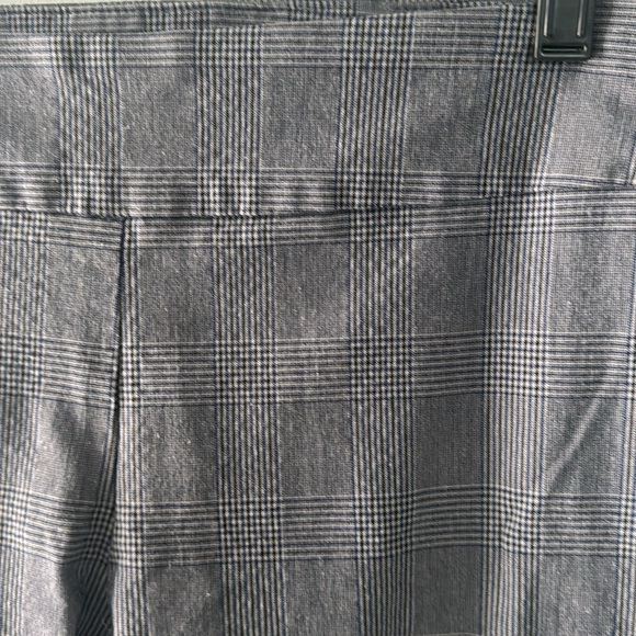 Van Heusen Slim Ankle Pant EUC - Picture 3 of 5